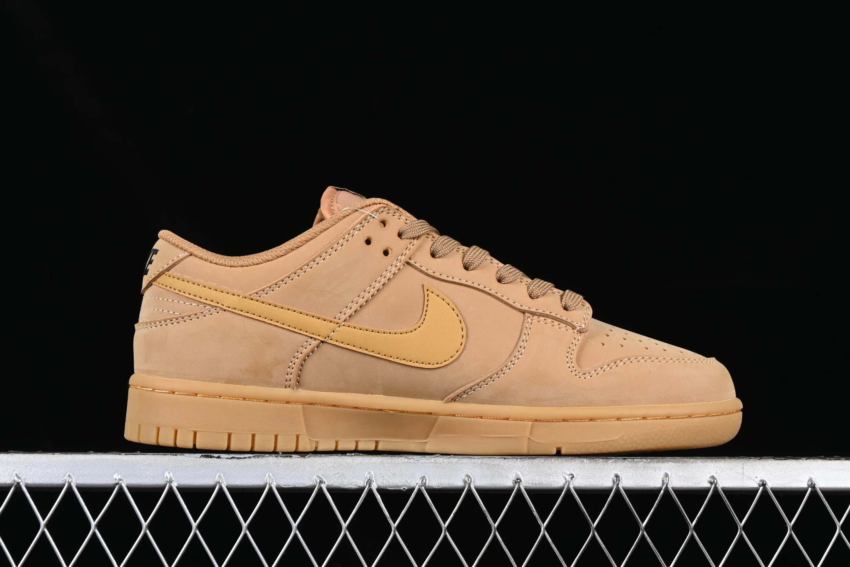 All categories Nk SB Dunk series Nk SB Dunk Low low-top sneakers F version Nk SB Dunk Low suede wheat SB low-top casual sneakers AA4061-200